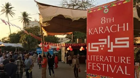  Karachi Literature Festival: Ein intellektueller Strudel aus Worten, Ideen und dem unvermeidlichen Masala Chai